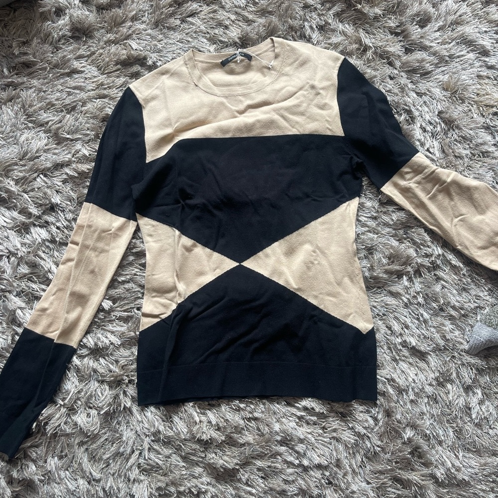 Derek Lam beige and black lightweight sweater